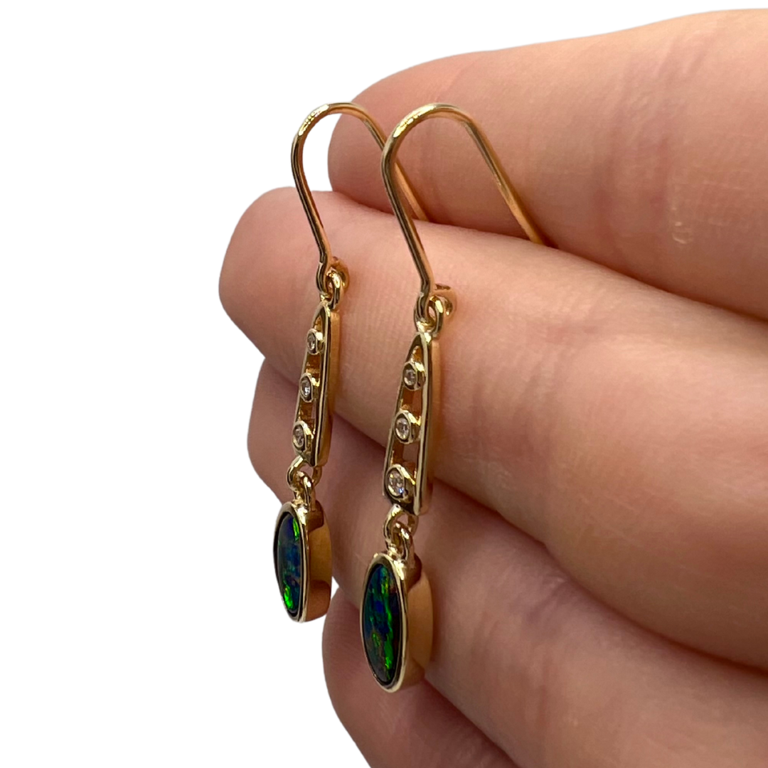 Elegance Incarnate 18K Gold Drop Earring